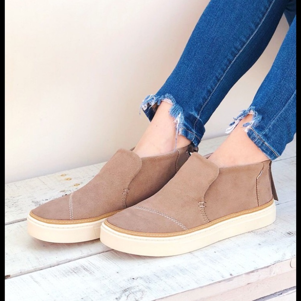 ✨🌈Toms Taupe Paxton slip ons